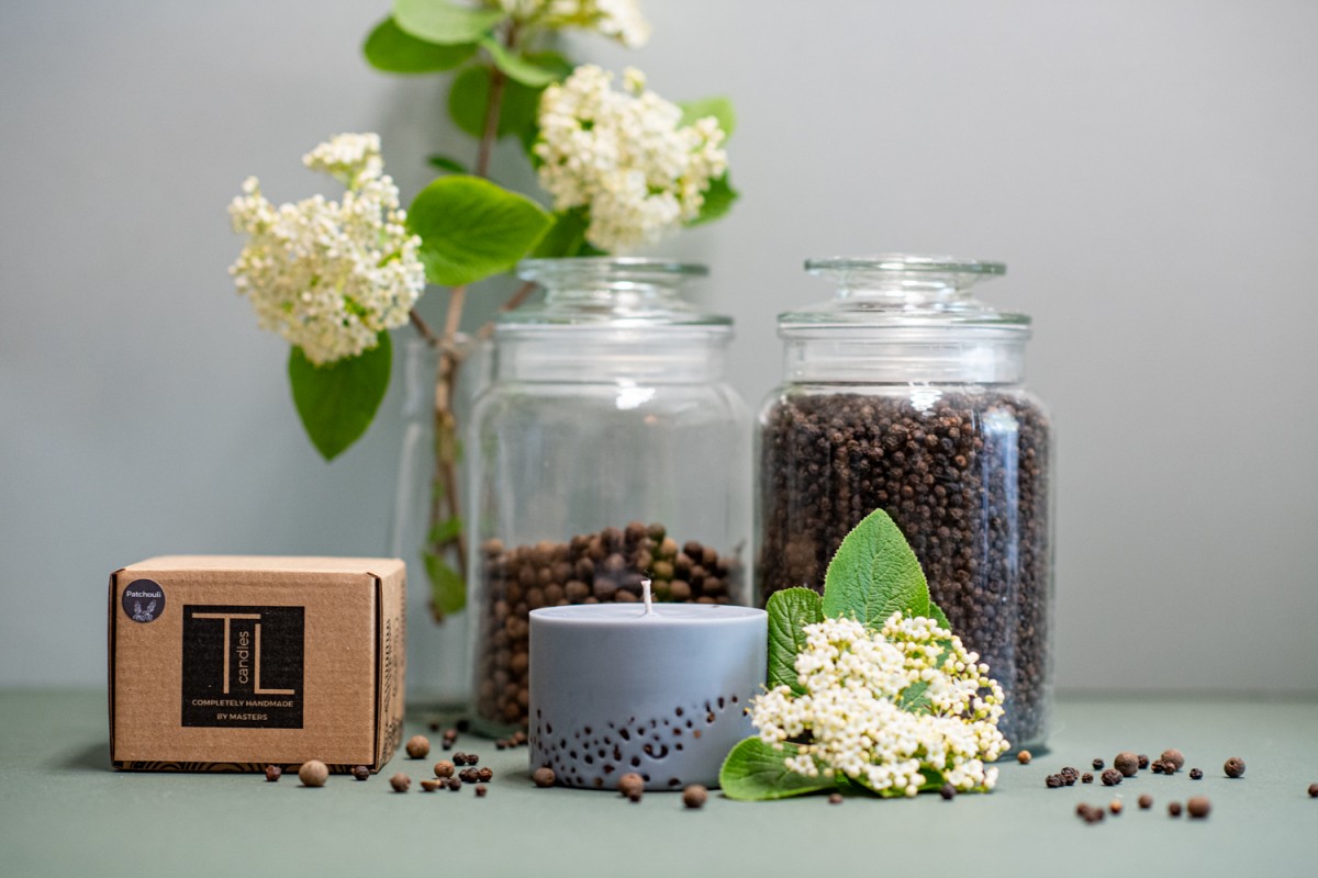 soy-wax-candle-with-patchouli-scent-3.jpg